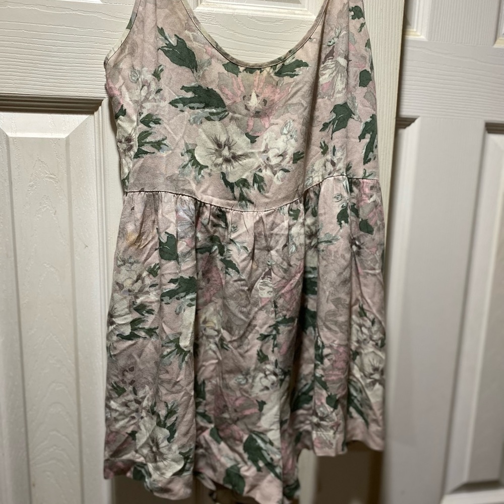 BB Dakota beautiful floral romper with adjustable straps. Size 4